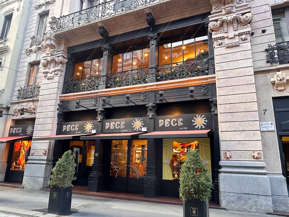 ［ペック］本店の外観